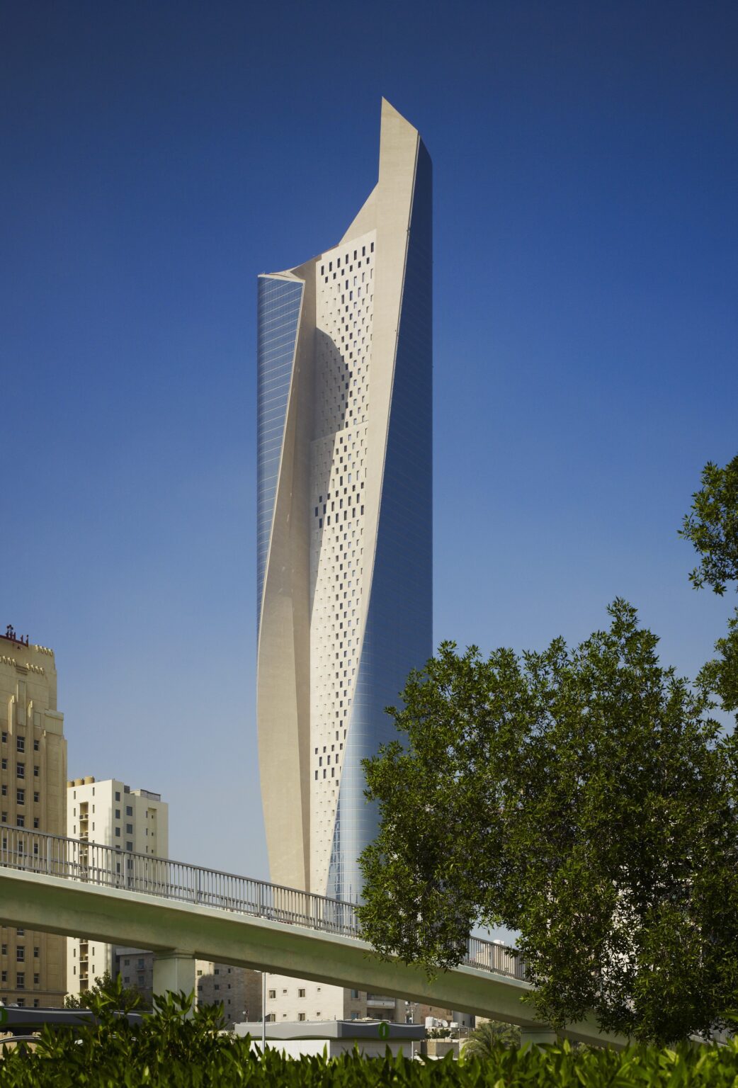 Al Hamra Tower - Awe-inspiring Places