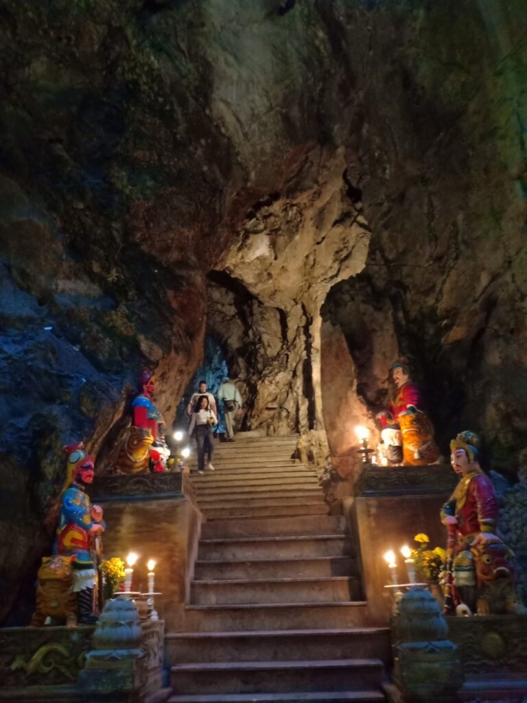 Am Phu Cave