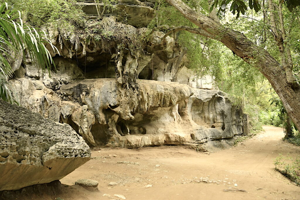 Amboni Caves