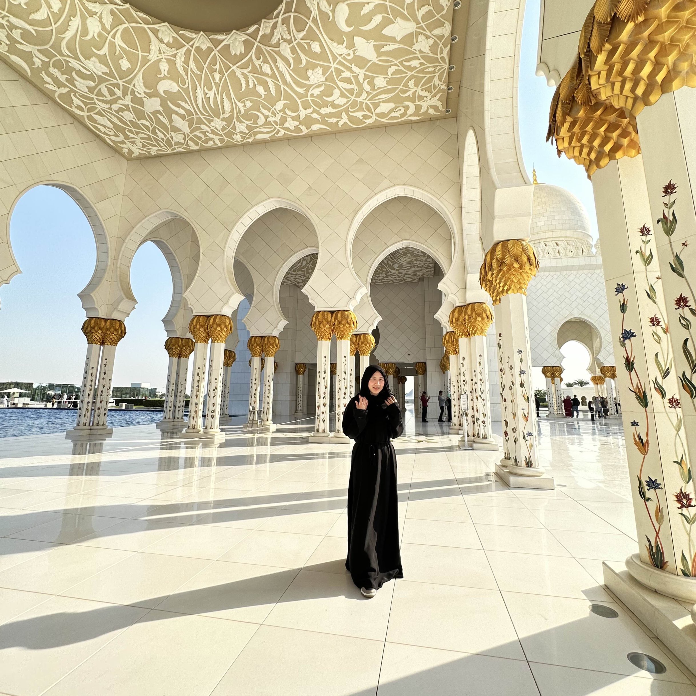 Sheikh Zayed Grand Mosque - Awe-inspiring Places